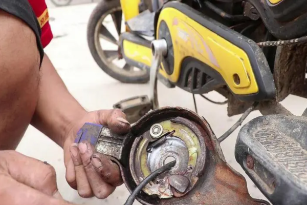 百色市电动车刹车故障